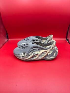 adidas Yeezy Foam Runner MXT Moon Gray Size 10